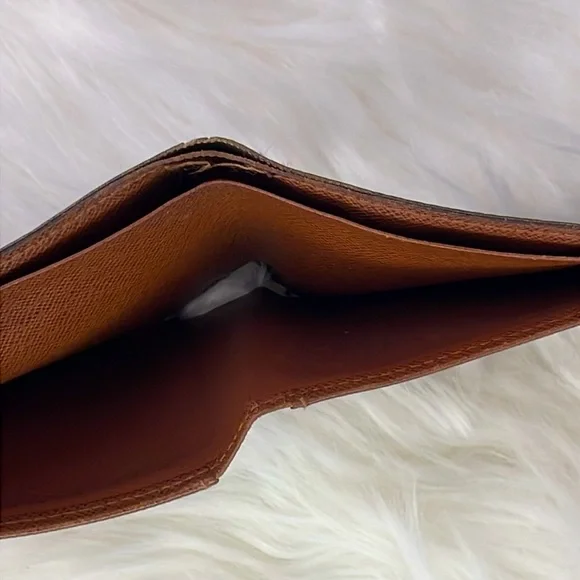 Louis Vuitton Monogram Bifold Wallet - Picture 12 of 14